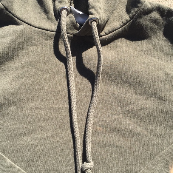 H&M DARK GREEN CROPPED HOODIE - Picture 2 of 4